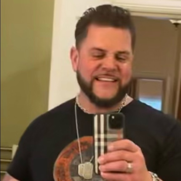 Meet your Posher, Matthew - Picture 2 of 4